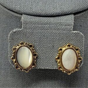 Oval Faux White Moonstone Gold Toned Vintage Style Stud Earrings